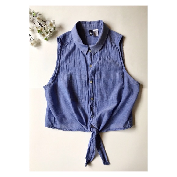 H&M Tops - 💕H&M Tie-Front Top